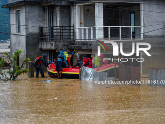 The rescue team rescues those trapped in the Nakhu River flood in Lalitpur, Nepal, on September 28, 2024. (