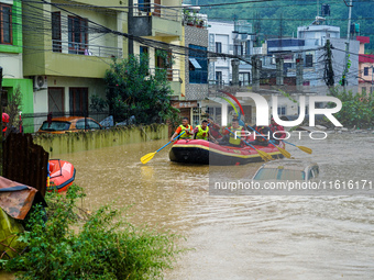 The rescue team rescues those trapped in the Nakhu River flood in Lalitpur, Nepal, on September 28, 2024. (