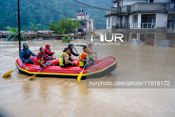 The rescue team rescues those trapped in the Nakhu River flood in Lalitpur, Nepal, on September 28, 2024. 