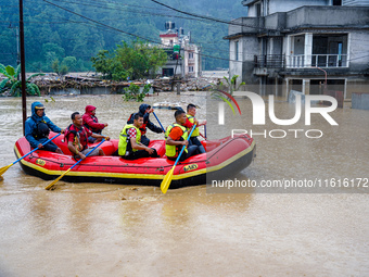 The rescue team rescues those trapped in the Nakhu River flood in Lalitpur, Nepal, on September 28, 2024. (