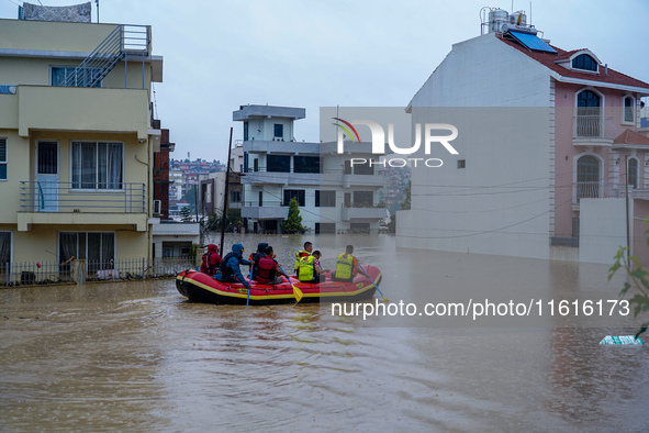 The rescue team rescues those trapped in the Nakhu River flood in Lalitpur, Nepal, on September 28, 2024. 