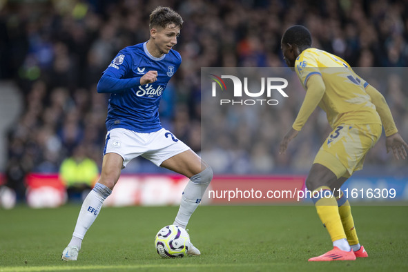 Jesper Lindstrom #29 of Everton F.C. is in possession of the ball during the Premier League match between Everton and Crystal Palace at Good...