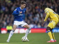 Jesper Lindstrom #29 of Everton F.C. is in possession of the ball during the Premier League match between Everton and Crystal Palace at Good...