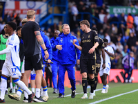 Mark Robbins, Coventry City manager, talks to Jack Rudoni (Coventry City) during the Sky Bet Championship match between Leeds United and Cov...