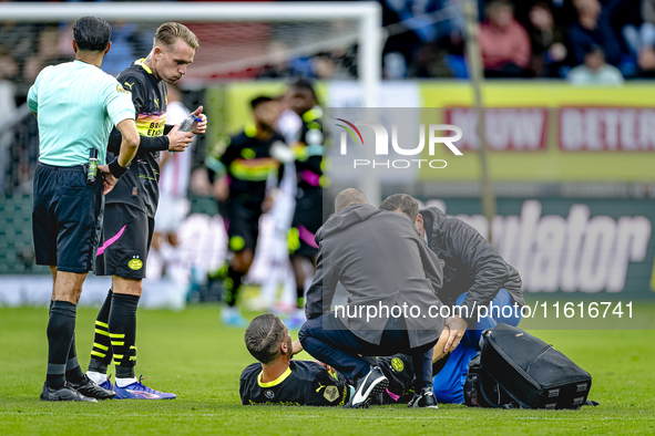 PSV Eindhoven midfielder Joey Veerman gets injured during the match between Willem II and PSV at the Koning Willem II stadium for the Dutch...