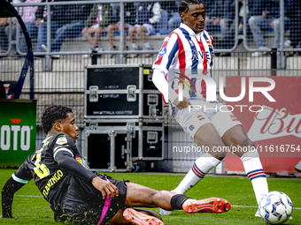 PSV Eindhoven defender Ryan Flamingo and Willem II forward Amar Fatah during the match Willem II vs. PSV at the Koning Willem II stadium for...