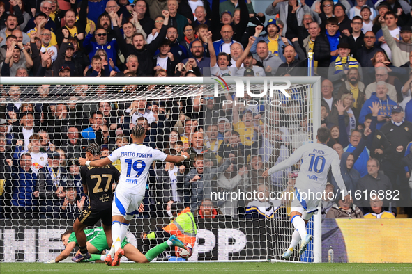 Joel Piroe (Leeds United) scores his team's third goal during the Sky Bet Championship match between Leeds United and Coventry City at Ellan...