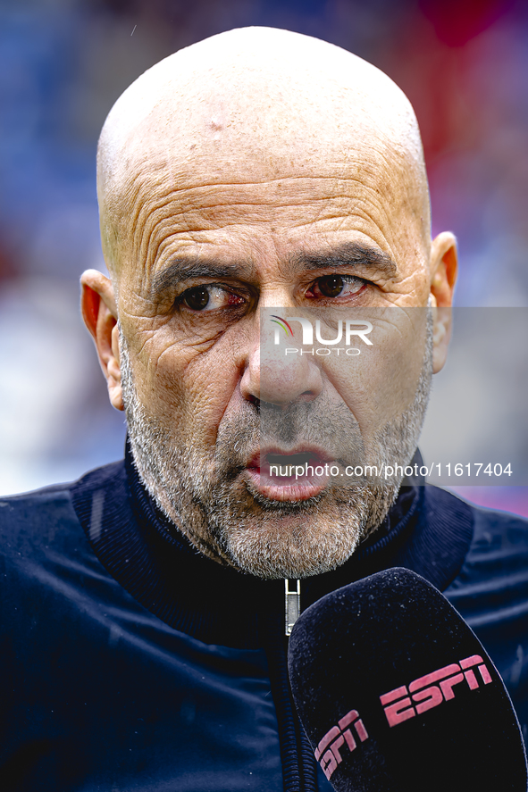 PSV Eindhoven trainer Peter Bosz during the match Willem II - PSV at the Koning Willem II stadium for the Dutch Eredivisie season 2024-2025...