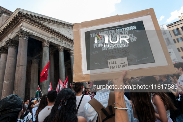 A demonstration takes place in front of the Pantheon to demand a stop to the Israeli army's bombing of Lebanon and in solidarity with Palest...