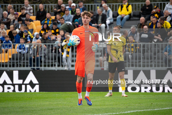 Goalkeeper Antoni Mikulko during the game between Wieczysta Krakow and Skra Czestochowa in Krakow, Poland, on September 28, 2024. Betclic 2...