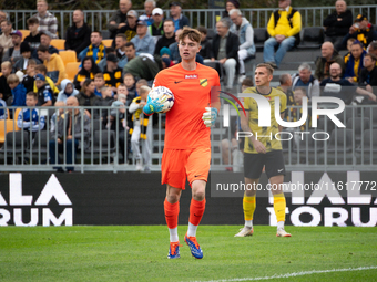 Goalkeeper Antoni Mikulko during the game between Wieczysta Krakow and Skra Czestochowa in Krakow, Poland, on September 28, 2024. Betclic 2...