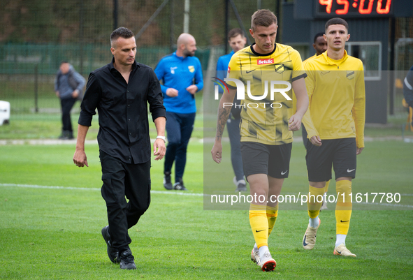 Coach Slawomir Peszko during the game between Wieczysta Krakow and Skra Czestochowa in Krakow, Poland, on September 28, 2024. Betclic 2 Liga...