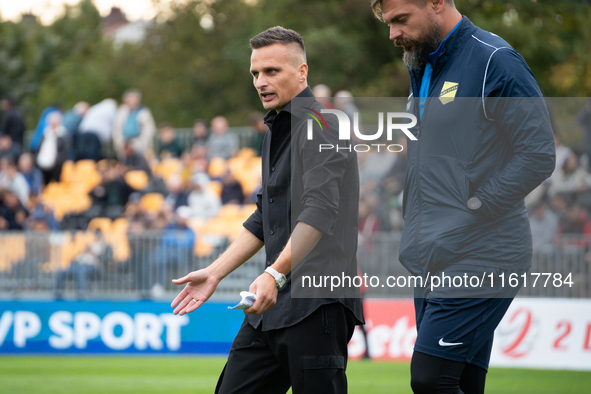 Coach Slawomir Peszko during the game between Wieczysta Krakow and Skra Czestochowa in Krakow, Poland, on September 28, 2024. Betclic 2 Liga...