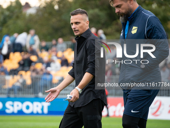 Coach Slawomir Peszko during the game between Wieczysta Krakow and Skra Czestochowa in Krakow, Poland, on September 28, 2024. Betclic 2 Liga...