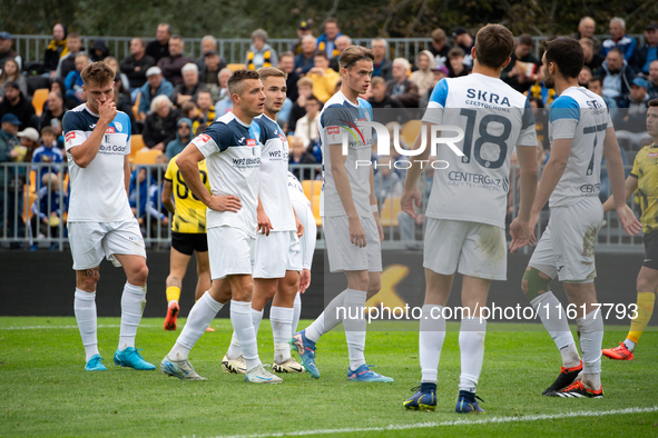 Skra players during the game between Wieczysta Krakow and Skra Czestochowa in Krakow, Poland, on September 28, 2024. Betclic 2 Liga, Polish...