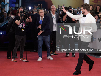 Andrew Garfield attends the closing red carpet during the 72nd edition of the San Sebastian International Film Festival in San Sebastian, Sp...