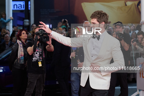 Andrew Garfield attends the closing red carpet during the 72nd edition of the San Sebastian International Film Festival in San Sebastian, Sp...