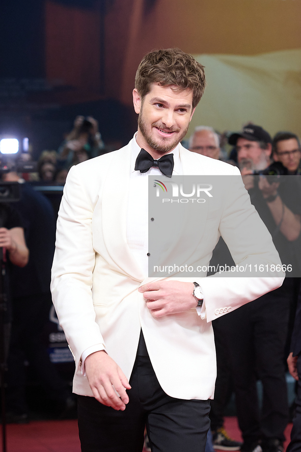 Andrew Garfield attends the closing red carpet during the 72nd edition of the San Sebastian International Film Festival in San Sebastian, Sp...