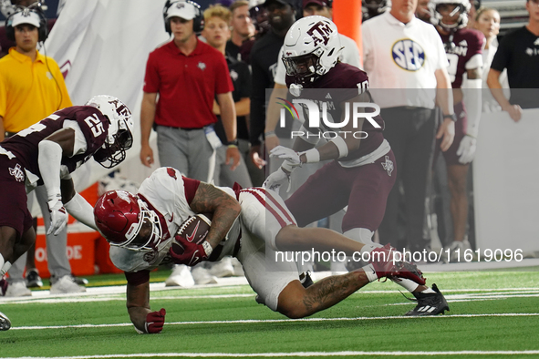 Arkansas Razorbacks running back Ja'Quinden Jackson #22 catches the ball against the Texas A&M Aggies during the Southwest Classic match bet...