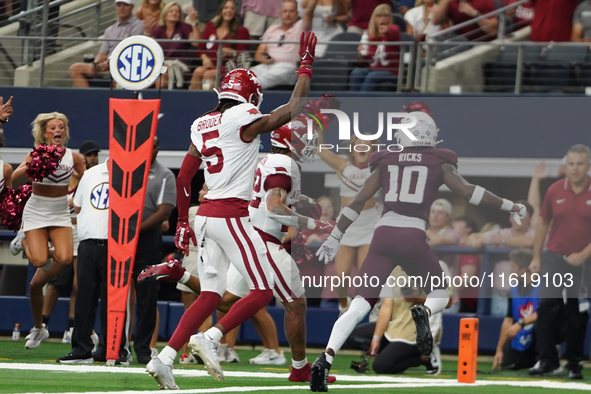 Arkansas Razorbacks running back Ja'Quinden Jackson #22 breaks into the secondary on his way to score a touchdown against the Texas A&M Aggi...