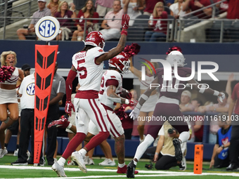 Arkansas Razorbacks running back Ja'Quinden Jackson #22 breaks into the secondary on his way to score a touchdown against the Texas A&M Aggi...