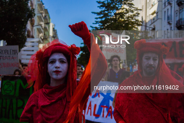 Casas Para Viver takes place again in the afternoon of September 28. The manifestation happens once more to protest against speculation, gen...