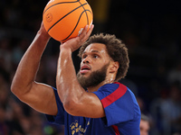 Justin Anderson plays during the match between FC Barcelona and Coviran Granada, corresponding to week 1 of the Liga Endesa, at the Palau Bl...