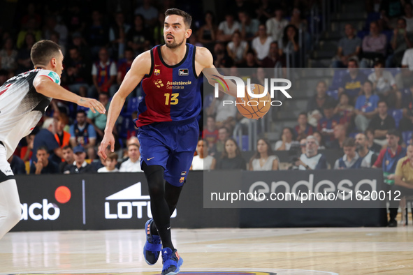 Tomas Satoransky plays during the match between FC Barcelona and Coviran Granada, corresponding to week 1 of the Liga Endesa, at the Palau B...