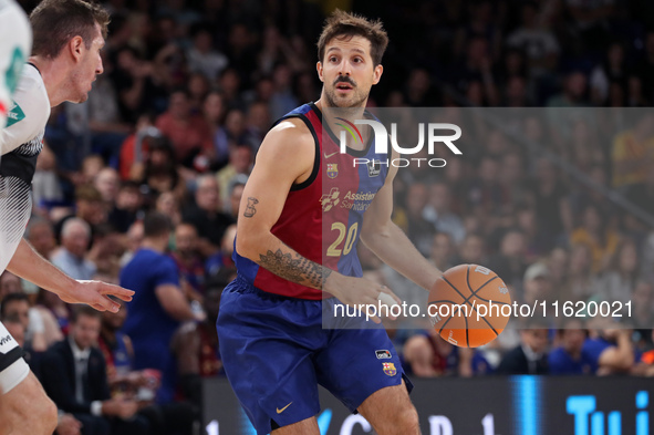 Nicolas Laprovittola plays during the match between FC Barcelona and Coviran Granada, corresponding to week 1 of the Liga Endesa, at the Pal...