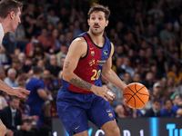 Nicolas Laprovittola plays during the match between FC Barcelona and Coviran Granada, corresponding to week 1 of the Liga Endesa, at the Pal...