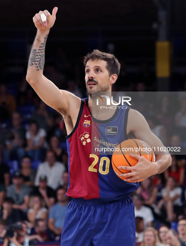 Nicolas Laprovittola plays during the match between FC Barcelona and Coviran Granada, corresponding to week 1 of the Liga Endesa, at the Pal...