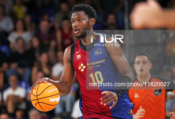 Chimezie Metu plays during the match between FC Barcelona and Coviran Granada, corresponding to week 1 of the Liga Endesa, at the Palau Blau...