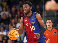 Chimezie Metu plays during the match between FC Barcelona and Coviran Granada, corresponding to week 1 of the Liga Endesa, at the Palau Blau...