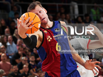 Jan Vesely plays during the match between FC Barcelona and Coviran Granada, corresponding to week 1 of the Liga Endesa, at the Palau Blaugra...