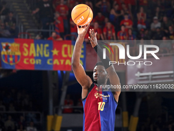 Chimezie Metu plays during the match between FC Barcelona and Coviran Granada, corresponding to week 1 of the Liga Endesa, at the Palau Blau...