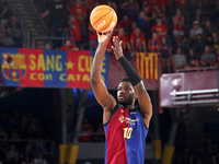 Chimezie Metu plays during the match between FC Barcelona and Coviran Granada, corresponding to week 1 of the Liga Endesa, at the Palau Blau...