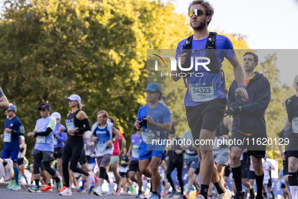 Participants of the Handbike category during the Berlin Marathon in Berlin, Germany, on September 29, 2024. The 50th Berlin Marathon brings...