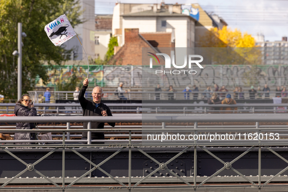 Spectators cheer on the runners during the 50th Berlin Marathon in Berlin, Germany, on September 29, 2024. The 50th Berlin Marathon brings t...