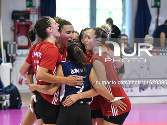 Olympiacos Athens celebrates the team's International Trophy ''Una squadra per un sorriso'' during the final 3rd-4th place match between Was...