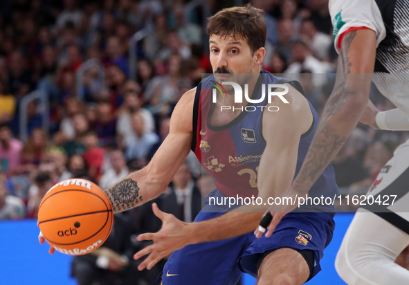 Nicolas Laprovittola plays during the match between FC Barcelona and Coviran Granada, corresponding to week 1 of the Liga Endesa, at the Pal...