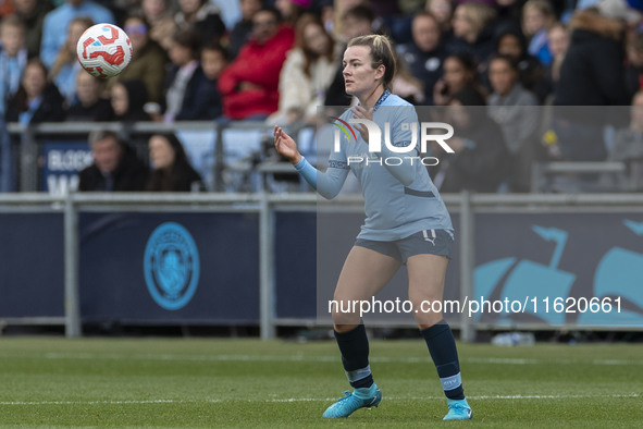 Lauren Hemp #11 of Manchester City W.F.C. chests the ball during the Barclays FA Women's Super League match between Manchester City and Brig...