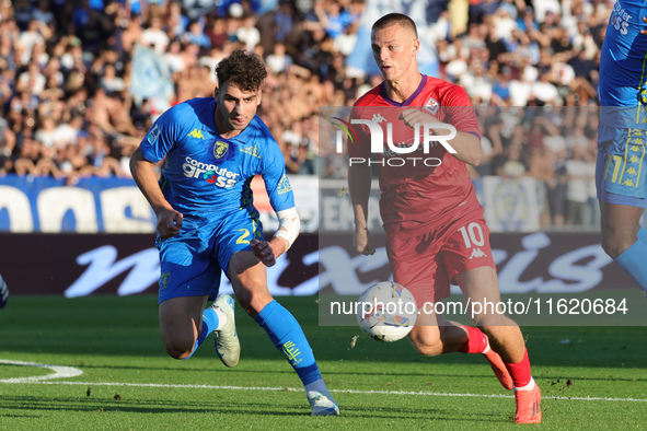 Albert Gudmundsson of ACF Fiorentina controls the ball during the Serie A match between Empoli FC and ACF Fiorentina in Empoli, Italy, on Se...