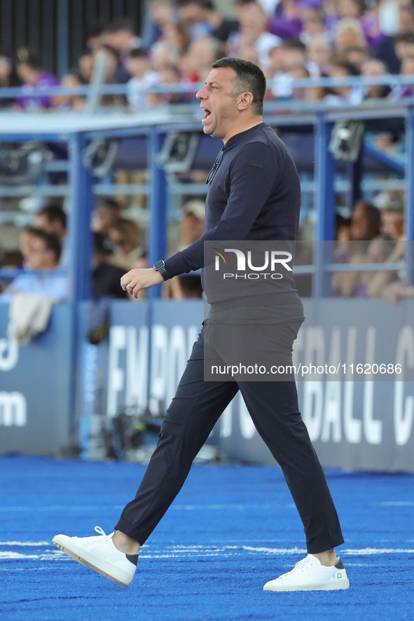 Head Coach Roberto D'Aversa of Empoli FC looks on during the Serie A match between Empoli FC and ACF Fiorentina in Empoli, Italy, on Septemb...