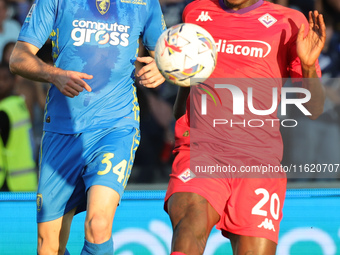 Ardian Ismajli of Empoli FC and Moise Kean of ACF Fiorentina battle for the ball during the Serie A match between Empoli FC and ACF Fiorenti...