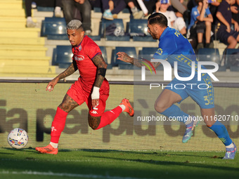 Domilson Cordeiro Dos Santos Dodo of ACF Fiorentina controls the ball during the Serie A match between Empoli FC and ACF Fiorentina in Empol...