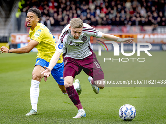 RKC player Daouda Weidmann and AFC Ajax Amsterdam midfielder Kenneth Taylor during the match RKC - Ajax at the Mandemakers Stadium for the D...