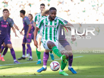 Cedrik Bakambu of Real Betis controls the ball during the La Liga EA Sports match between Real Betis and RCD Espanyol at Benito Villamarin i...