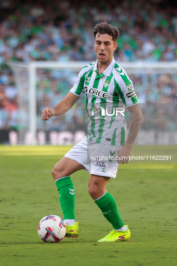 Iker Losada of Real Betis controls the ball during the La Liga EA Sports match between Real Betis and RCD Espanyol at Benito Villamarin in S...