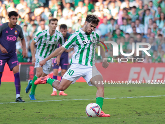 Ez Abde of Real Betis is in action during the La Liga EA Sports match between Real Betis and RCD Espanyol at Benito Villamarin in Seville, S...