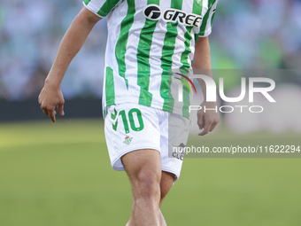 Ez Abde of Real Betis runs with the ball during the La Liga EA Sports match between Real Betis and RCD Espanyol at Benito Villamarin in Sevi...